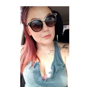 Meet your Posher, Avery